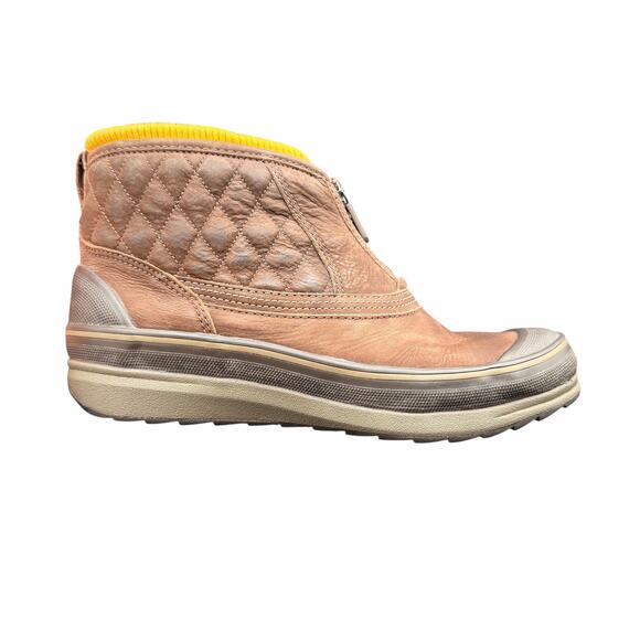 Clarks Muckers Waterproof Quilted Ankle Boots Brown Size 9W - Picture 7 of 13